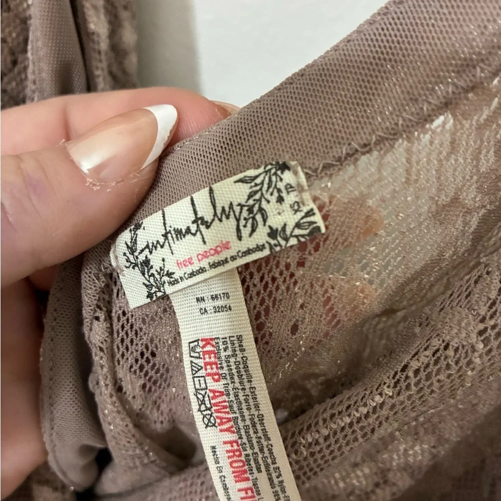 Free People Lace Bodysuit in Taupe Size XS - Picture 4 of 4